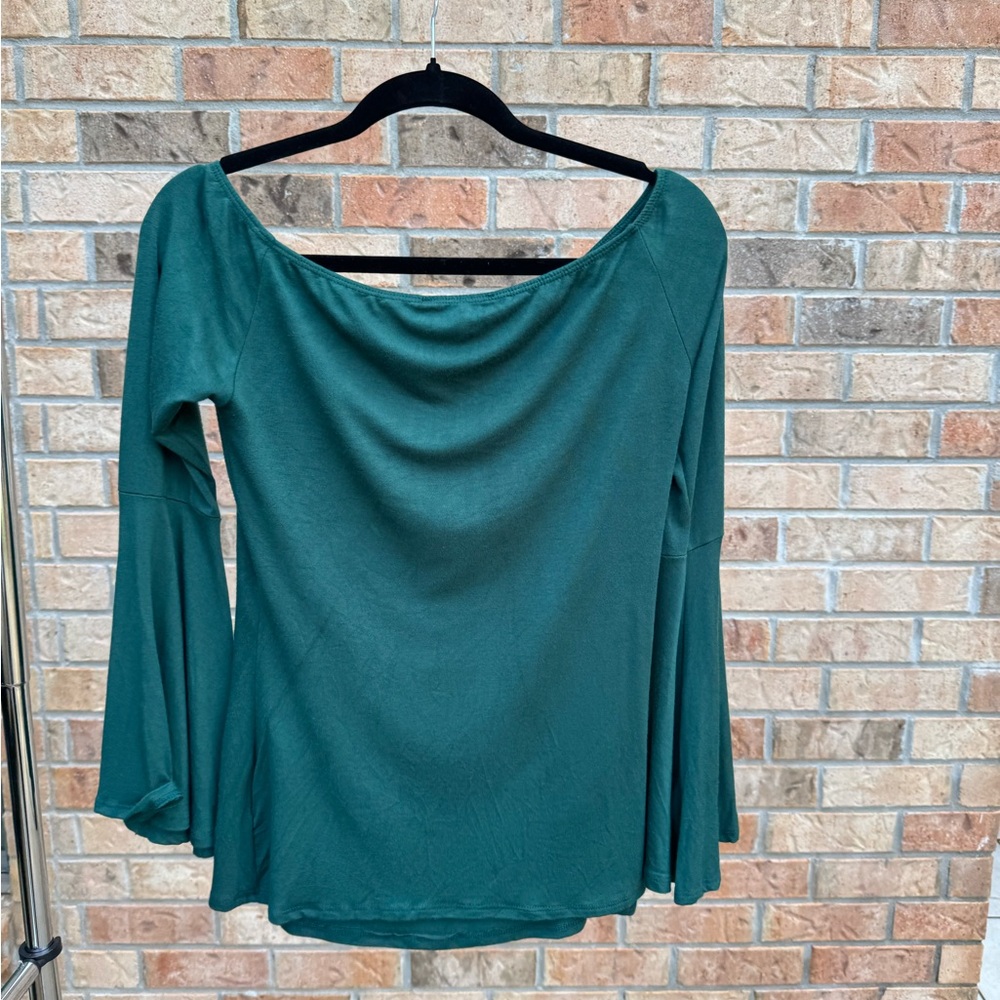 Lulu's Green Bell Sleeve Top